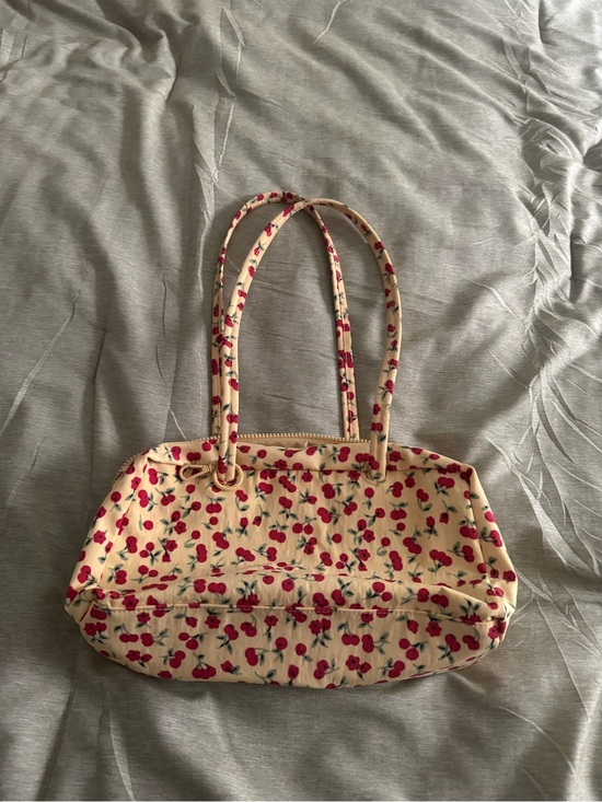 BAGGU Handbags - BAGGU Cream Shoulder Bag with Red Cherry Print